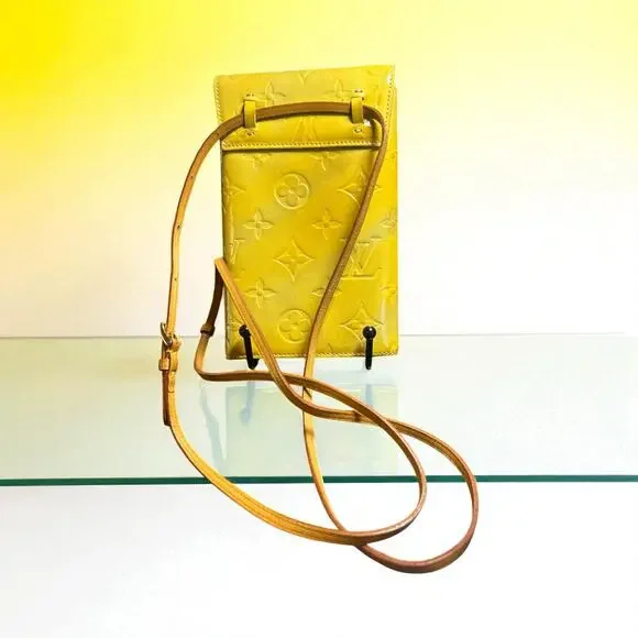 LOUIS VUITTON Monogram Vernis Walker
Wallet Yellow - Picture 2 of 12